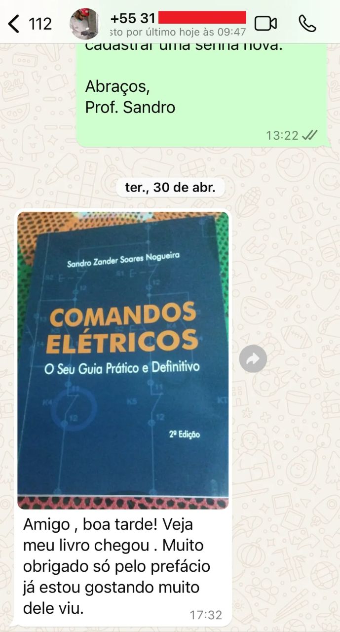 Eletricista recebendo o Livro Comandos Elétricos - zap 1